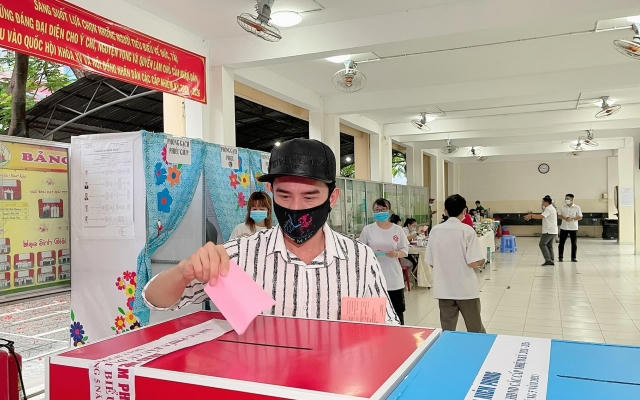 Đan Trường thấy có trách nhiệm hơn khi cầm phiếu bầu cử