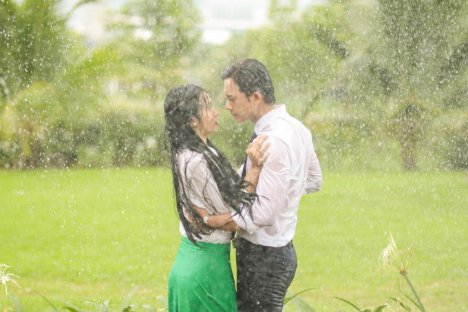 Cuối cùng Mai Tài Phến cũng đã có cơ hội cướp nụ hôn đầu đời của em gái mưa