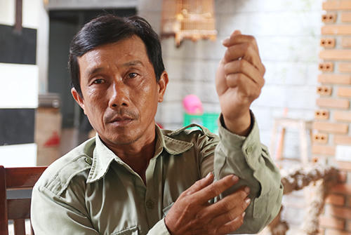 Ông Tiết kể về lần đi trầm gặp phải nhóm cướp. Ảnh: Xuân Ngọc.