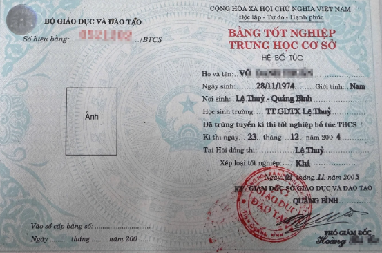 Bằng tốt nghiệp THCS cho thấy ông T. tham gia kỳ thi tháng 12/2004