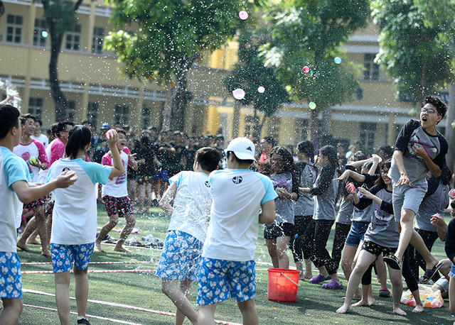 Trong những “trận đấu” này, luật chơi, điểm số, kết quả chẳng còn quan trọng. Quan trọng là teen cuối cấp đã “chiến” hết mình!