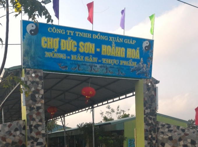 Việc đấu thầu, quản lý đầu tư xây dựng còn thiếu minh bạch, sai phạm trong xây dựng cơ bản còn diễn ra ở nhiều nơi. Điển hình là tình trạng xây chợ "chui" trái phép Đức Sơn (xã Hoằng Đức, huyện Hoằng Hóa) nhưng huyện vẫn chưa nhận trách nhiệm của người đứng đầu. (Ảnh: A.Thắng)