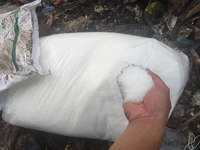 700kg chất phụ gia thực phẩm nhập lậu bị bắt giữ và tiêu hủy.