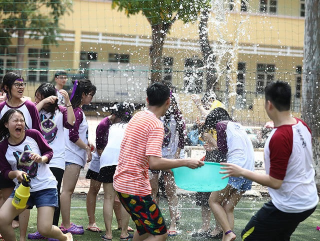 Tuổi học trò với biết bao tiếng cười, vô lo, vô nghĩ.