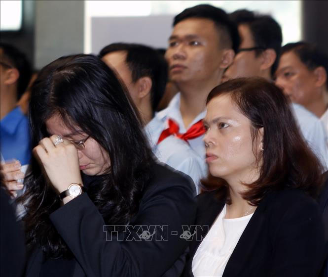 Người dân tại TP Hồ Chí Minh dự Lễ truy điệu nguyên Tổng Bí thư Đỗ Mười tại Hội trường Thống Nhất.