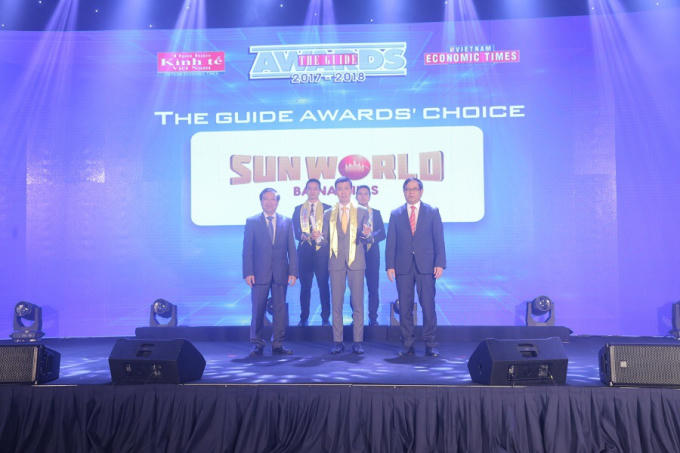 Đại diện Sun Group nhận giải thưởng The Guide AwardS’ Choice.