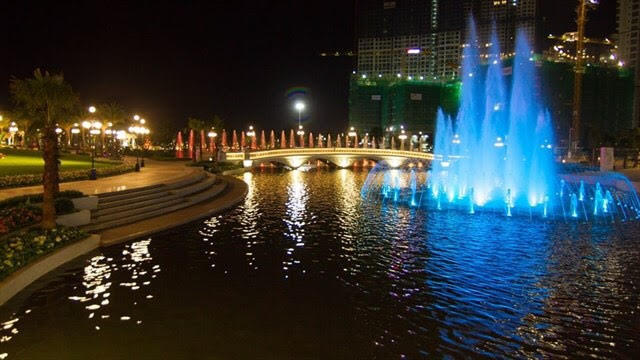 Với vị trí Nhất cận thị - Nhị cận giang - Tam cận lộ Vinhomes Central Park rực rỡ bên sông Sài Gòn ngay vị trí trung tâm thành phố.