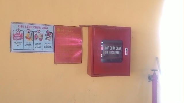 Hộp chữa cháy được treo "hoành tráng" trong chợ...