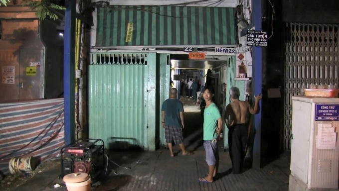 Nhà vệ sinh bất ngờ sập sàn.