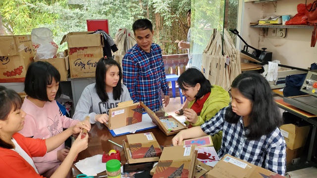 Nhiều người khuyết tật sau khi đến vơi Vụn Atr đã có thu nhập và sống tự tin hơn