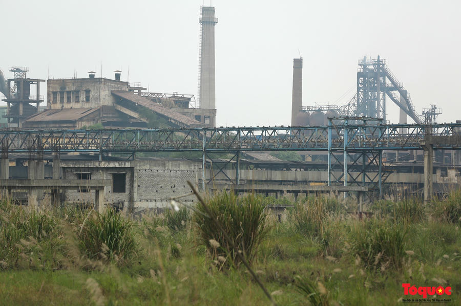 Toàn bộ khu vực dự án không một bóng người với các thiết bị hoặc mọc rêu, hoặc rỉ sét.