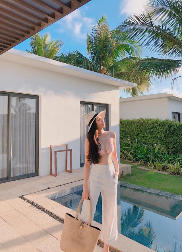 Diễn viên Cao Thái Hà khiến nhiều người ngẩn ngơ vì bộ đồ giúp phô dáng trong kỳ nghỉ.