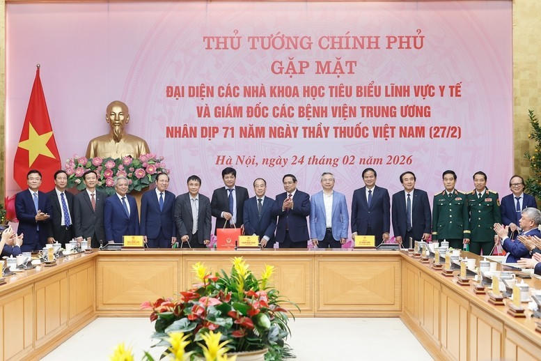 Thủ tướng và các đại biểu chụp ảnh lưu niệm. Ảnh: Nhật Bắc