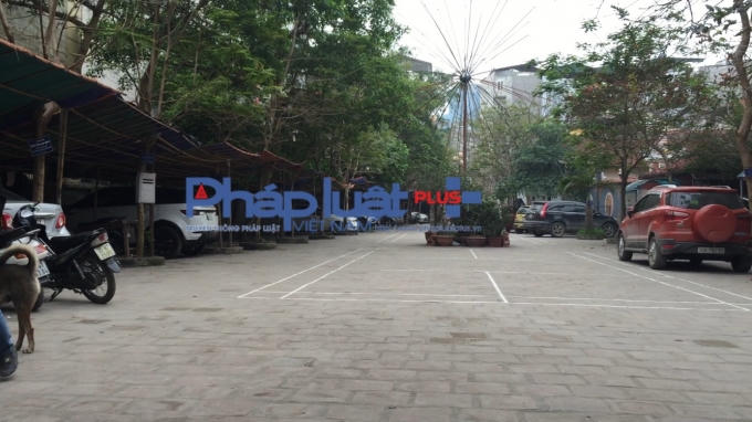 Theo người trông xe ở đây thì hiện tại tất cả các chỗ gửi đã kín. (Ảnh Thanh Thắng)