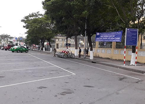 UBND TP Đà Nẵng giao Sở GTVT tổ chức bàn giao bãi đỗ xe khu vực trước Bảo tàng Chàm và bãi đỗ xe dãy nhà hàng ven biển từ Mỹ Hạnh đến Phước Mỹ cho UBND quận Hải Châu và UBND quận Sơn Trà quản lý.
