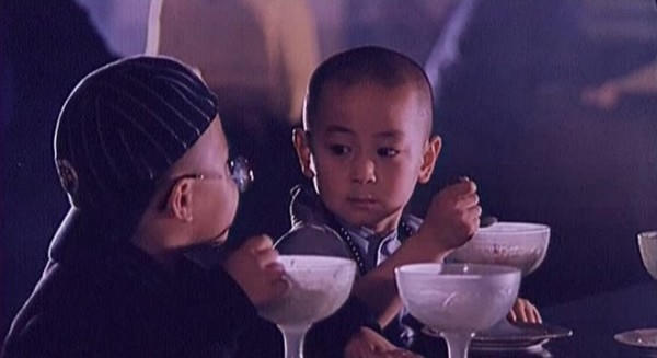 Hình ảnh cậu bé tinh nghịch với chiếc kính râm, giọng nói ngọng đã trở thành "thương hiệu" của Hác Thiệu Văn.