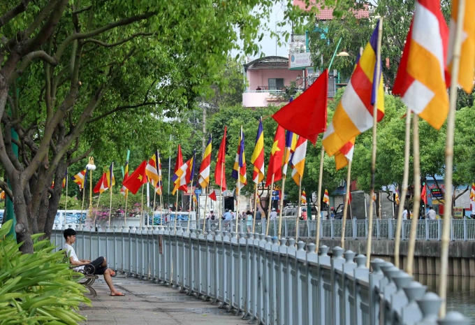 Ch&ugrave;m ảnh kh&ocirc;ng kh&iacute; Phật đản về tr&ecirc;n d&ograve;ng k&ecirc;nh Nhi&ecirc;u Lộc