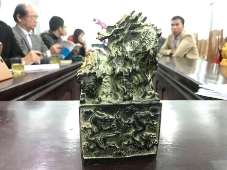 Buổi làm việc tiếp nhận vật lạ về thẩm định tại UBND xã Nghi Lâm, huyện Nghi Lộc.