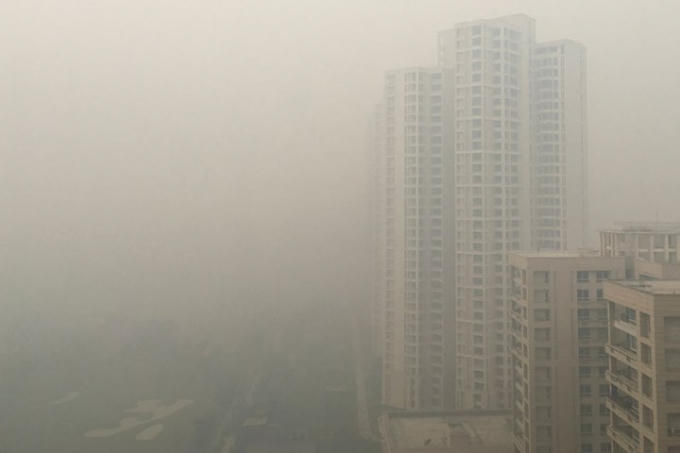 Mức độ ô nhiễm vượt ngưỡng an toàn đã được ghi nhận ở New Delhi, Ấn Độ ngày 5/11/2018. Cả thành phố chìm trong lớp bụi mịt mù từ sáng sớm. Ảnh: Reuters