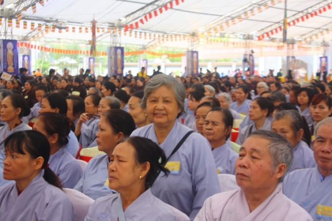 Buổi lễ thu hút hơn 10 nghìn người tham gia.