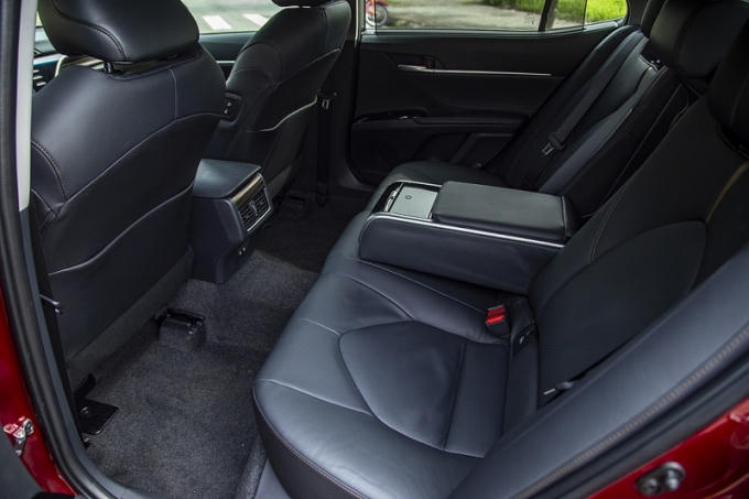 Toyota Camry 2019 nhập khẩu từ Th&aacute;i Lan gi&aacute; b&aacute;n từ 1,029 tỷ đồng