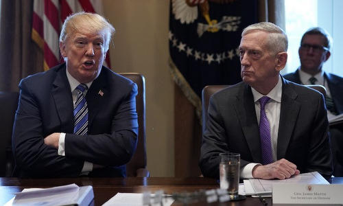 Bộ trưởng Mattis (phải) trong cuộc họp với Trump đầu năm 2018. Ảnh: AFP.