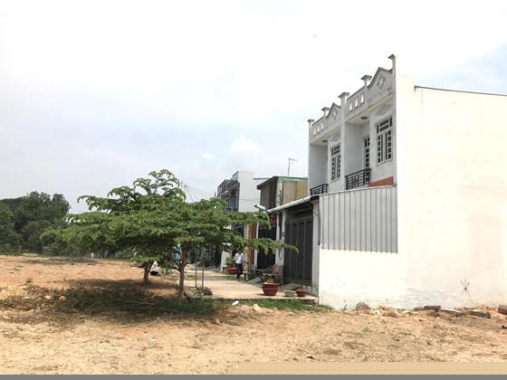 Một khu nhà “3 chung” tại xã Vĩnh Lộc B (huyện Bình Chánh) đang được rao bán bằng hình thức lập vi bằng giao nhận tiền bạc.