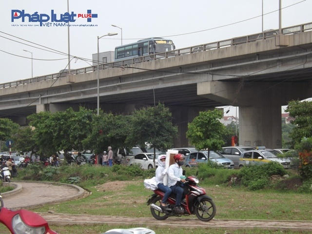 Đường trên cao cùng chung "số phận" với đường bên dưới.