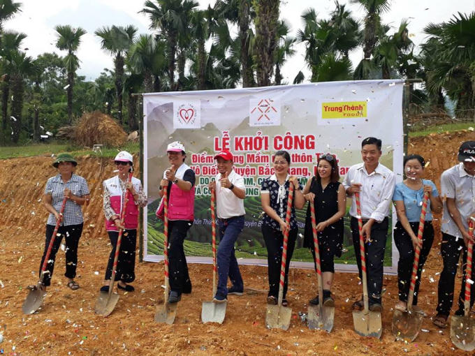 Lễ khởi công xây dựng điểm trường thôn Thia. (Ảnh: Giào Họ).