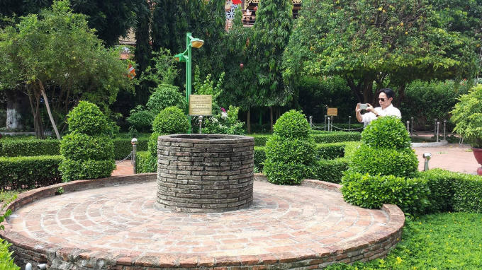 Phần di tích cũ vẫn còn nguyên vẹn gồm giếng nước được xây bằng gạch ở phía sau Ngọa Du Sào.