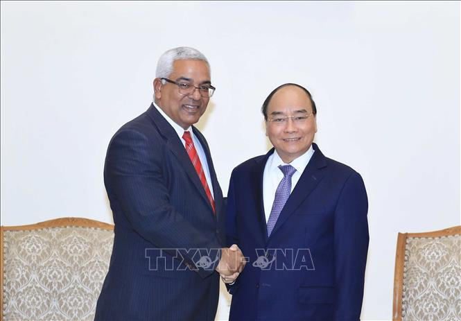 Thủ tướng Nguyễn Xuân Phúc tiếp đồng chí Oscar Manuel Silveira Martinez, Bộ trưởng Bộ Tư pháp Cộng hòa Cuba. Ảnh: Thống Nhất/TTXVN