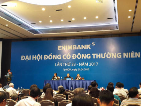 Muôn vẻ chuyện thù lao sếp lớn ngân hàng