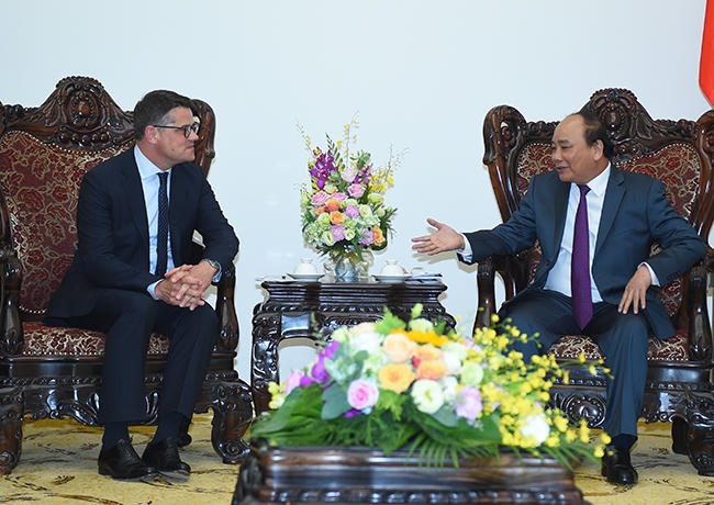 Thủ tướng Nguyễn Xuân Phúc tiếp Bộ trưởng Khoa học và Nghệ thuật bang Hessen (CHLB Đức). (Ảnh: VGP)