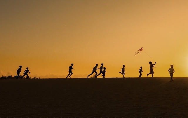 “Những đứa trẻ tận hưởng niềm vui” của @phamhuytrung (Việt Nam)