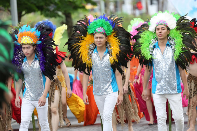 Vũ điệu đường phố n&oacute;ng bỏng khuấy động Carnaval Hạ Long 2019