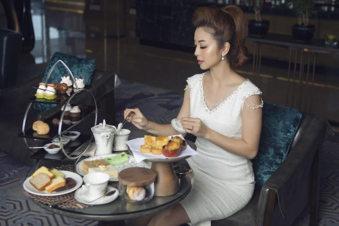 Jennifer Phạm thanh lịch cuốn hút trong BST mới