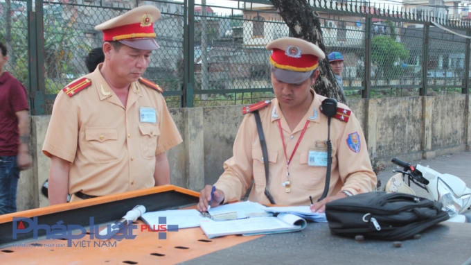 Đội CSGT số 14 Tăng cường kiểm tra xử lý xe khách dịp 30/4, 1/5.