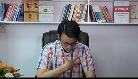 Trước đ&oacute; &ocirc;ng Tiến Dũng, Chủ tịch Hội đồng quản trị, người s&aacute;ng lập Langmaster đ&atilde; c&uacute;i đầu xin lỗi v&agrave; xin r&uacute;t to&agrave;n bộ video vi phạm.