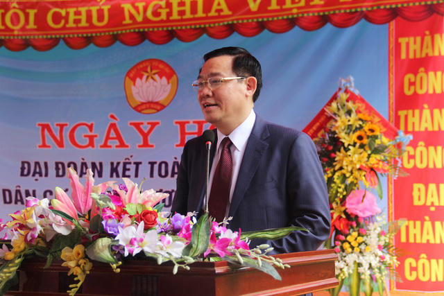 Phó Thủ tướng Vương Đình Huệ dự “Ngày hội Đại đoàn kết toàn dân tộc” ở Nghệ An. (Ảnh: Nguyễn Duy/Dân trí)