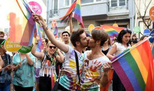 Một cuộc biểu tình ủng hộ cộng đồng người LGBT ở Thổ Nhĩ Kỳ.
