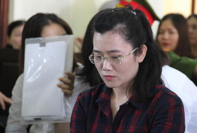 Nguyễn Thị Lam đã chiếm đoạt của các khách hàng số tiền hơn 50 tỉ đồng.