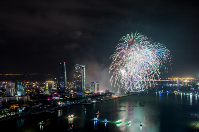 Sông Hàn Đà Nẵng lung linh trong đêm pháo hoa. Ảnh: BTC.