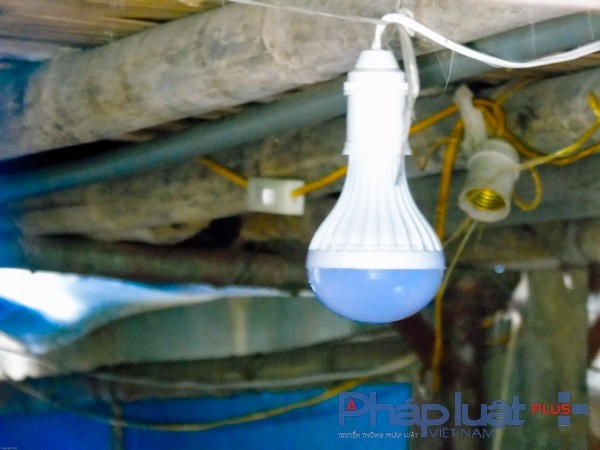 Do lượng điện sản xuất còn ít nên cũng chỉ đủ sử dụng để chiếu sáng cho một bóng đèn từ 3 đến 4 tiếng.