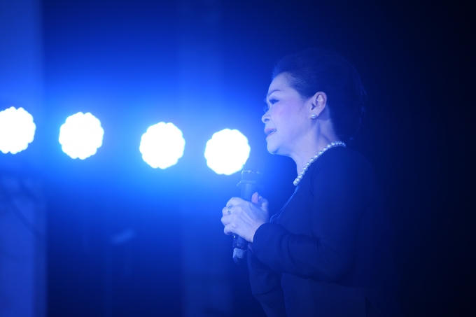 Kh&aacute;nh Ly hết m&igrave;nh trong