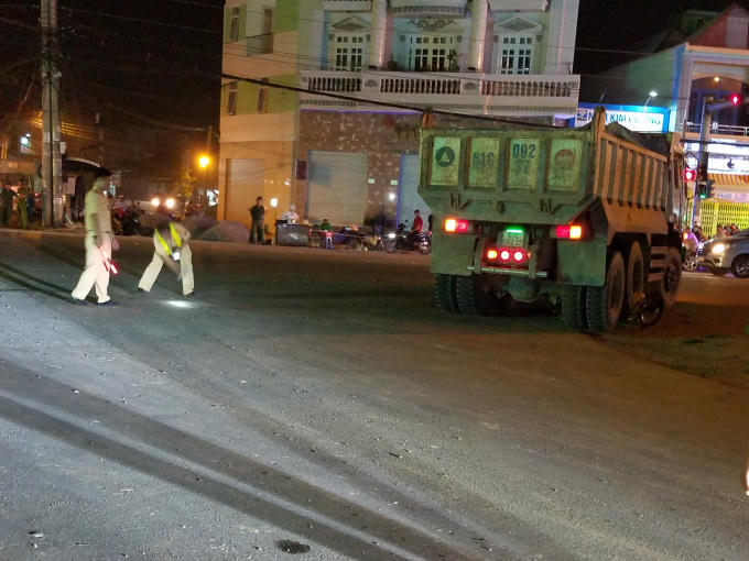 Công an TP Thủ Dầu Một khám nghiệm hiện trường.
