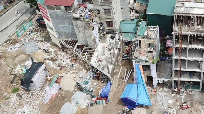 Để hoàn thành GPMB giai đoạn 1 của dự án xây dựng đường Vành đai II, đoạn cầu Vĩnh Tuy - cầu Mai Động. UBND quận Hai Bà Trưng đã phê duyệt xong phương án bồi thường, hỗ trợ và tái định cư đối với 15/15 tổ chức; 349/353 hộ gia đình cá nhân (còn 4 hồ sơ chưa phê duyệt không liên quan đến kỹ, mĩ thuật của tuyến, UBND quận đang báo cáo xin thành phố cho ý kiến về việc thu hồi); 348/349 hộ nghiêm túc chấp hành bàn giao mặt bằng. UBND quận chỉ phải tổ chức cưỡng chế đối với 1 hộ (trước thời điểm cưỡng chế, gia đình đã tự di chuyển hết đồ đạc)...