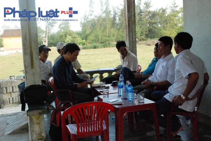 Hơn 30 hộ nuôi tôm tại xã Điền Hương mong mỏi nhận khoản tiền hỗ trợ để có vốn tái đầu tư lại hồ tôm