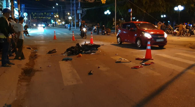 Xe máy hư hỏng nặng sau va chạm