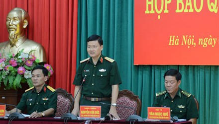 Thiếu tướng Nguyễn Văn Đức, Cục trưởng Cục Tuyên huấn chủ trì buổi họp báo quý III Bộ Quốc phòng.