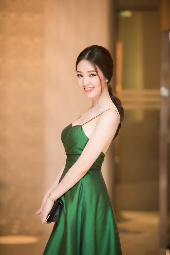Ngọc Hân thanh lịch, Thụy Vân trễ nải vòng 1